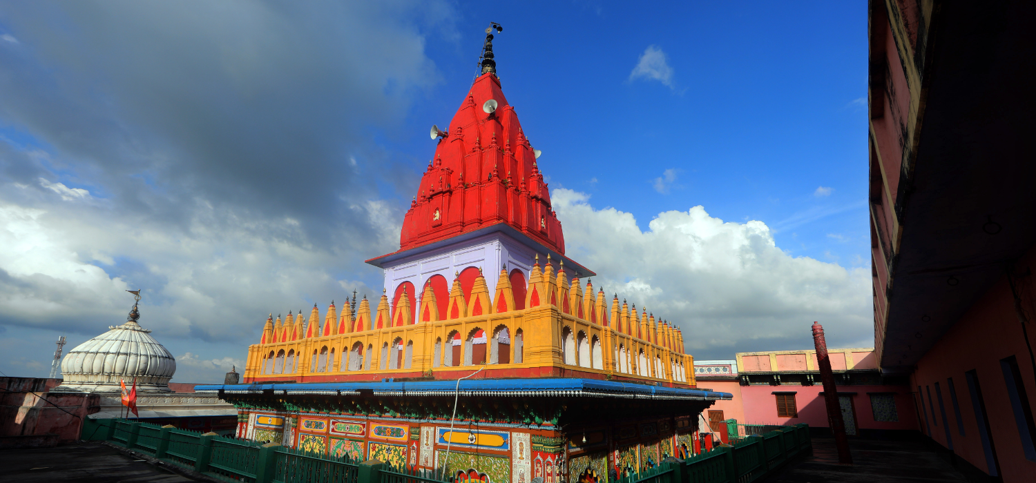 Why is Hanuman Garhi Temple famous?